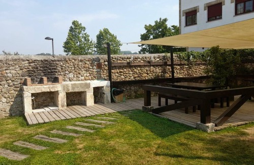 Villaverde de Pontones Apartamento | Family apartment with private garden and views of the main garden.