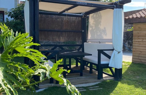 Villaverde de Pontones Apartamento | Family apartment with garden view and chill-out cube in the garden