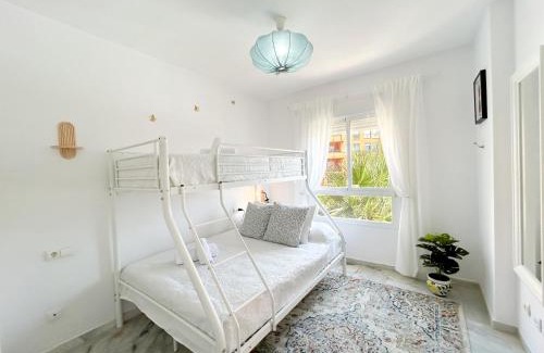 Castillo de Sabinillas Apartamento | Family apartment 400 meters from the beach, with internet and pool