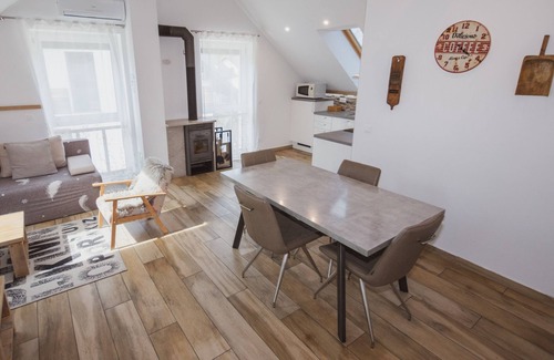 Visoko Apartamento | Apartamento-Familiar-Baño privado-Attic 14 &24 &54