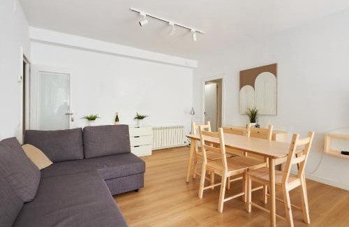 La Maternitat i Sant Ramon Apartamento | Family Apartment Camp Nou by Maison Piñata