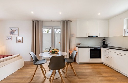 Deffingen Apartamento | Apartamento vacacional "Studio 1 Parkside Apartments" con terraza privada y Wi-Fi