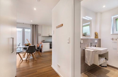 Deffingen Apartamento | Apartamento vacacional "Studio 1 Parkside Apartments" con terraza privada y Wi-Fi