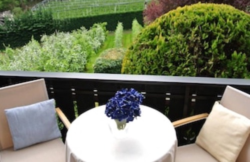 Nalles Apartamento | Family apartment great view to the spacious garden, playground parking lot&WLAN