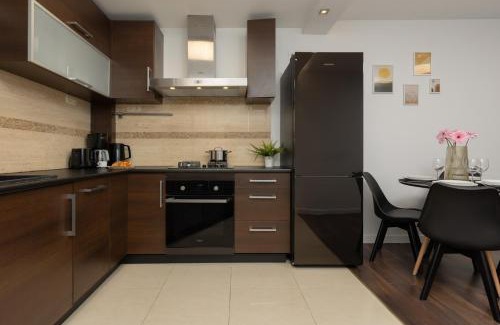 Saska Kepa Apartamento | Family Apartment near PGE Narodowy by Noclegi Renters