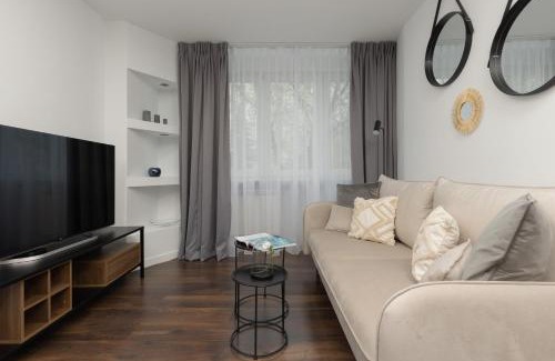 Saska Kepa Apartamento | Family Apartment near PGE Narodowy by Noclegi Renters