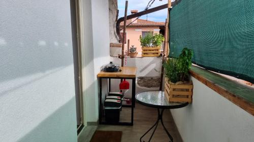 Komen Apartamento | Family Apartment & Studio in Village Center