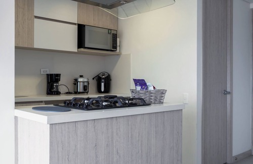 Envigado Apartamento | Apartamento Familiar con Vistas Increíbles y Aire Acondicionado frente a Viva