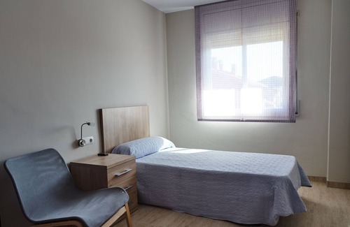 Les Escodines Apartamento | Family Apartment with Parking and Pool