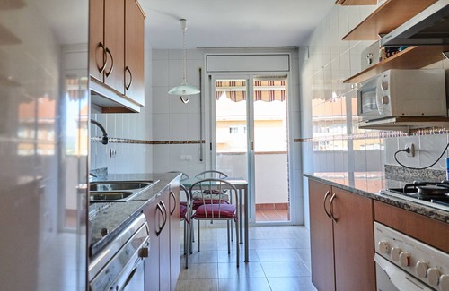 Les Escodines Apartamento | Family Apartment with Parking and Pool
