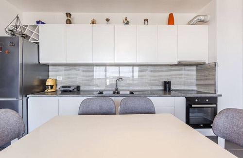 Sakës Apartamento | Family Apartment with Resort Access | Talea Coast