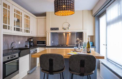 Gistel Apartamento | Family Appartement 'MarieO' with Game Room and outdoor facilities