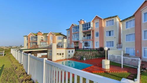 Aston Bay Apartamento | Family Beach Escape: fully-equipped 6 sleeper apartment