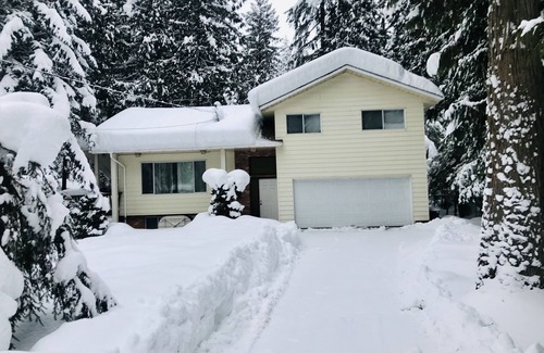 Swansea Point Casa | Family beach home on Mara Lake