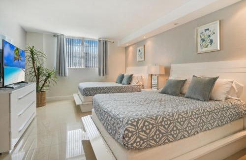 Sunny Isles Beach Apartamento | ⌘Family Beach Home w Amazing Water Views - Upgraded Unit ⌘