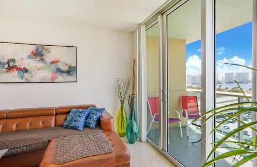 Sunny Isles Beach Apartamento | ⌘Family Beach Home w Amazing Water Views - Upgraded Unit ⌘