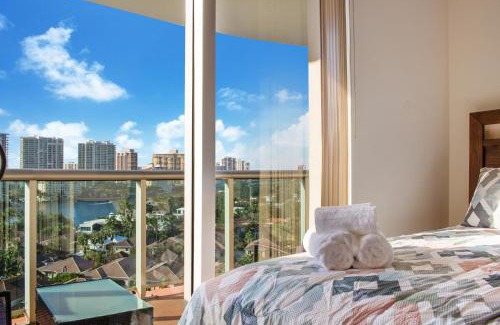 Sunny Isles Beach Apartamento | Family Beach Home w Ocean & Bay Views - Upgraded Corner Unit
