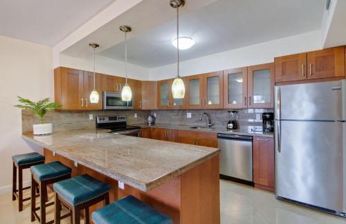 Sunny Isles Beach Apartamento | Family Beach Home w Ocean & Bay Views - Upgraded Corner Unit
