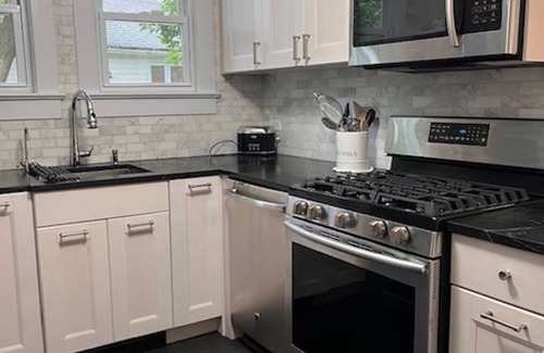 Manasquan Casa | Family beach house! 6 min bike ride to beach & ONE block to town!