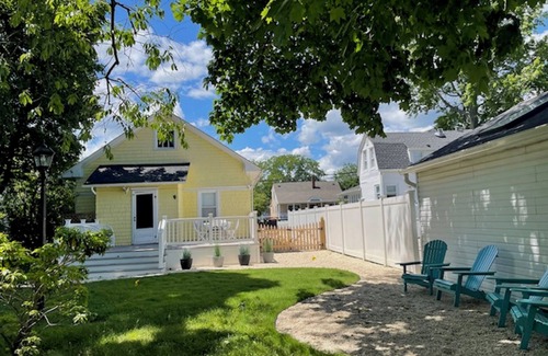 Manasquan Casa | Family beach house! 6 min bike ride to beach & ONE block to town!