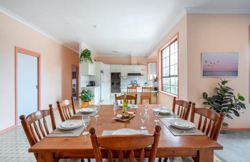 Barwon Heads Casa | Family Beach House Near Barwon River & Beaches