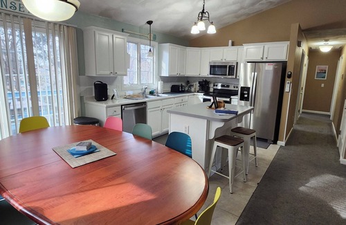 Saunderstown Casa | Family Beach House, Private beach access!