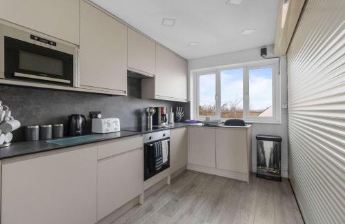 Pevensey Casa | Family Beachfront Bliss Sleeps 10