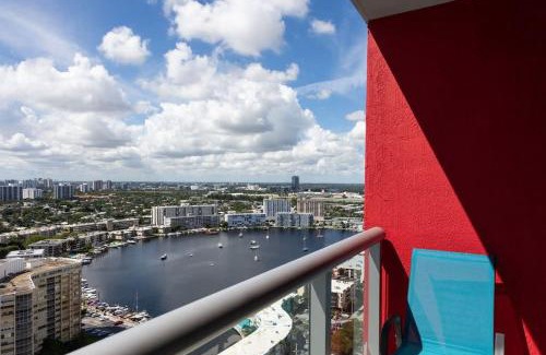 Hallandale Beach Hotel | Family Beachwalk Studio- 29th floor