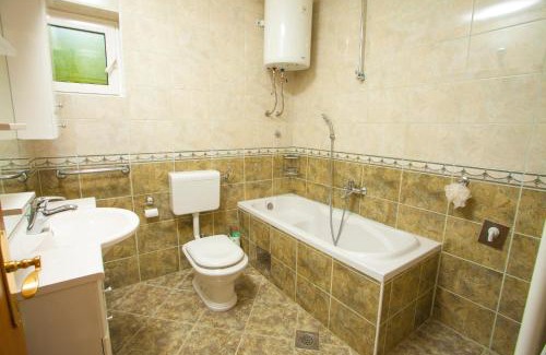 Krvavica Apartamento | Family Beroš Friendly Place