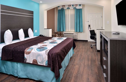 Spring Hotel | Family Break! Close to Geronimo Adventure Park & Hurricane Harbor Splashtown