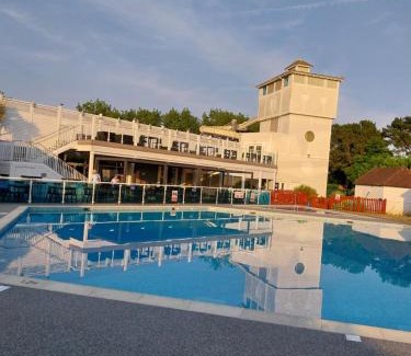 Hamworthy Casa | Family breaks at Rockley Park with Prosecco and a box of chocolates on arrival