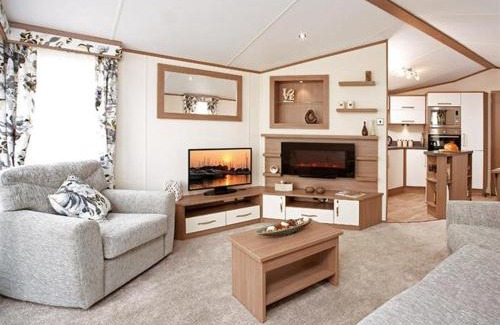 Hamworthy Casa | Family breaks at Rockley Park with Prosecco and a box of chocolates on arrival