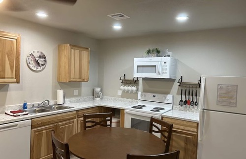 Cassville Cabina | Family Cabin-17-Sleep 6 in a beautiful setting!