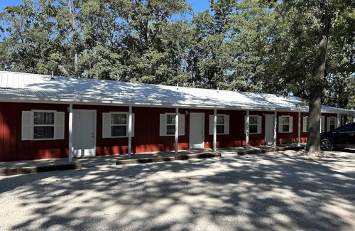 Cassville Cabina | Family Cabin-17-Sleep 6 in a beautiful setting!