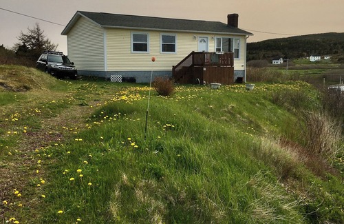 Hants Harbour Cabina | Family cabin by the sea available August and September in Newfoundland