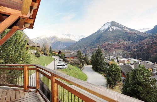 Bozel Chalet De Esquí | Chalet familiar en Bozel, 4 habitaciones, aparcamiento, cerca de Courchevel y Pralognan