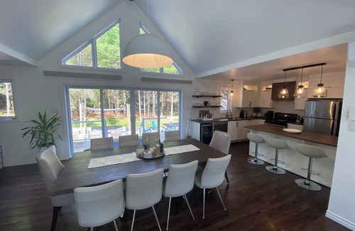 Georgeville Chalet De Esquí | Family chalet in the woods, rental 31 nights+, sleeps 12