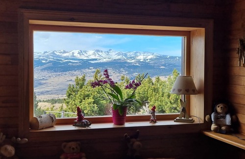 Eyne 2600 Chalet De Esquí | Family chalet, two identical levels close to the slopes. Ideal for two families.