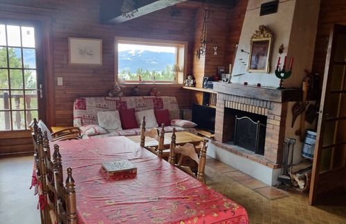 Eyne 2600 Chalet De Esquí | Family chalet, two identical levels close to the slopes. Ideal for two families.