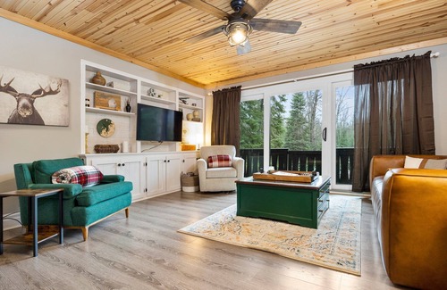 Ellsworth Chalet De Esquí | Family Chalet w/Lake MI Access- Gameroom, Firepit, Walking Labyrinth