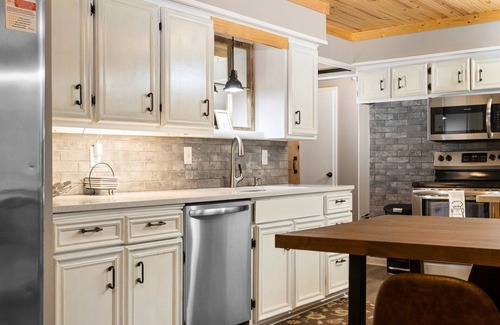 Ellsworth Chalet De Esquí | Family Chalet w/Lake MI Access- Gameroom, Firepit, Walking Labyrinth