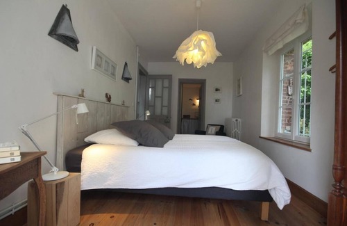 Hugleville-en-Caux Otro | Family chateau in the middle of its large wooded park.