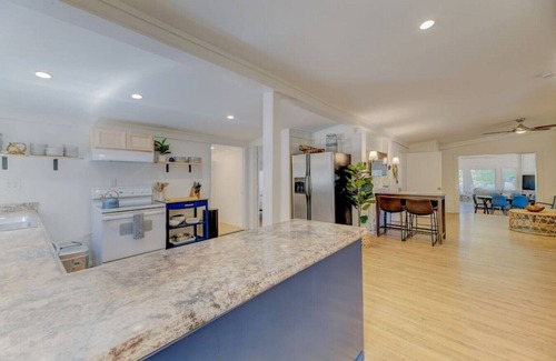 Leesville Casa | Family Compound Getaway on Lake Murray | Leesville