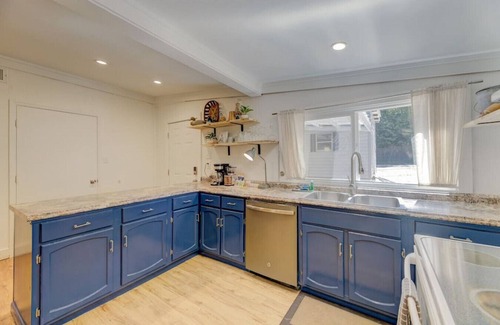 Leesville Casa | Family Compound Getaway on Lake Murray | Leesville