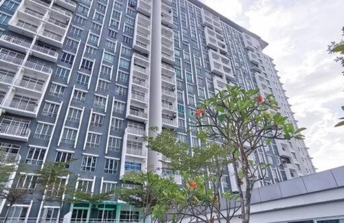 Bandar Saujana Putra Apartamento | Family Condo 50 inches TV Netflix and WiFi with Pool View