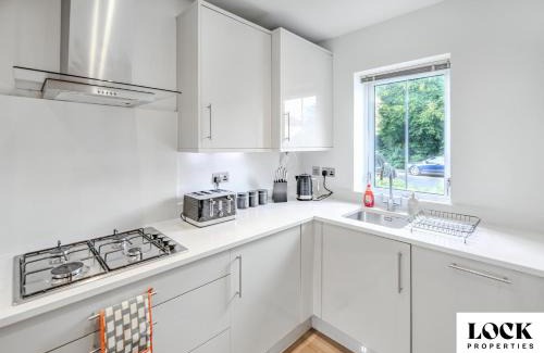 Maidenhead Casa | Family & Contractor Friendly 3 bed house Sleeps 8 in Maidenhead