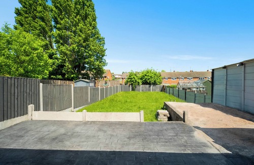 Bilston Casa | Family/Contractors 3 bed house/parking/sleeps 7