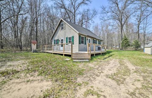 Higgins Lake Casa | Family Cottage 3 Mi to Higgins Lake State Pk!