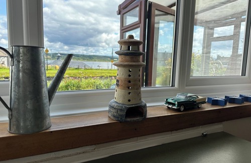 Ardrishaig Casa | Family Cottage by the Crinan Canal, handy for whisky, golf and standing stones.