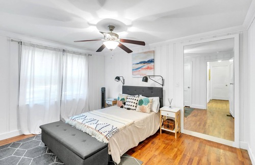 Spartanburg Casa | Family cottage near City and Fun. Vast fenced yard for pet and children